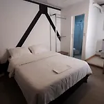 Apartaestudios Amoblados Galerias