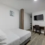 Xliving Host And Rooms