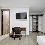 Xliving Host And Rooms