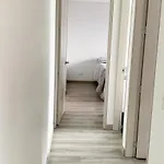 Cozy Entire 2Nd-Floor Apartment With Parking