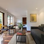 Urban Charm Your Zona G Escape Awaits 501