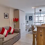 Moderno Apartamento Monserrate 2317