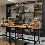Viaggio Nueve Trez City Suites