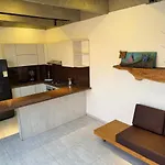 Trendy Artist Loft - Unique Stay Chicago Style