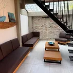 Trendy Artist Loft - Unique Stay Chicago Style