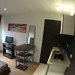 Cosy Studio Apartment Great Location (203)