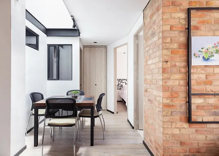 New Cozy 2 Bed 2 Bath Apartment In Central Location!