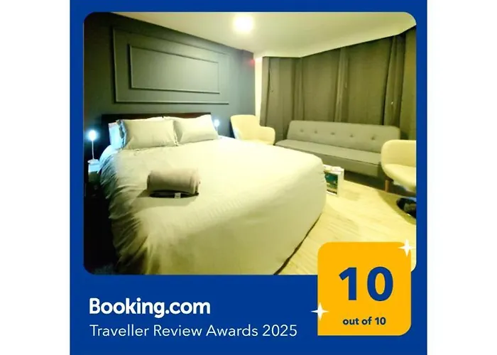 Executive Suites Minutes From The Airport