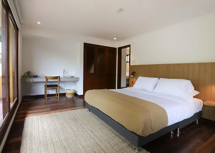 Urban Charm Your Zona G Escape Awaits 501