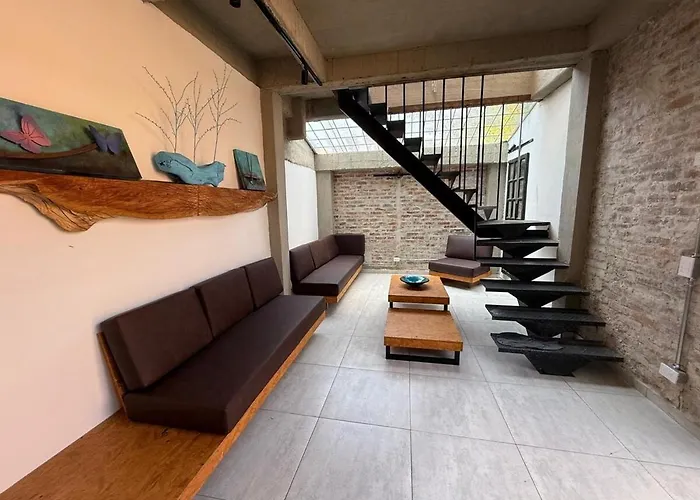 Trendy Artist Loft - Unique Stay Chicago Style