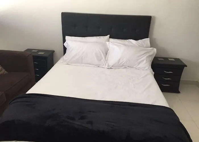 Cosy Studio Apartment Great Location (203)