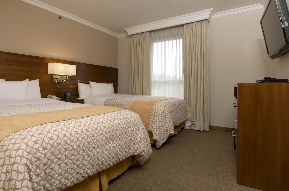 Embassy By Hilton - Rosales 5*