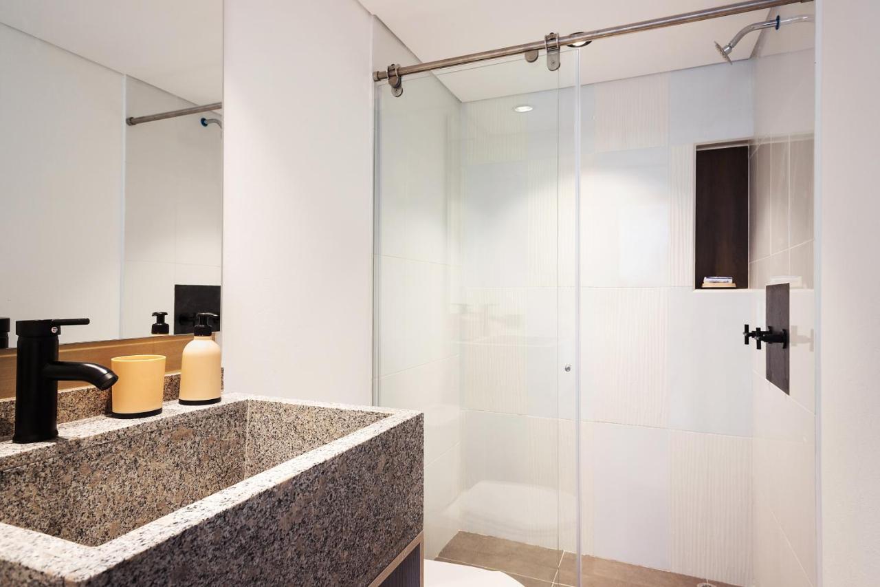 New Cozy 2 Bed 2 Bath In Central Location! Bogotá