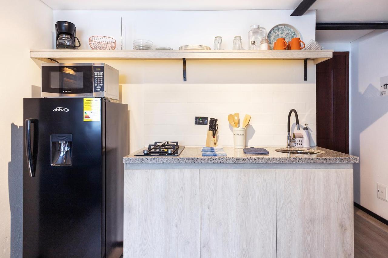 New Cozy 2 Bed 2 Bath In Central Location! *