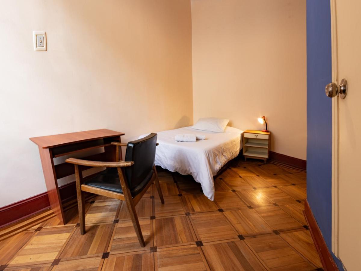 Hostal R10