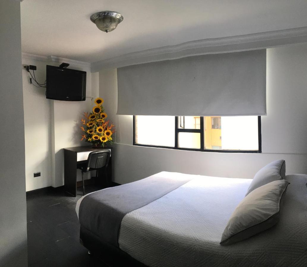 Ejecutivo Av La Esperanza Hotel