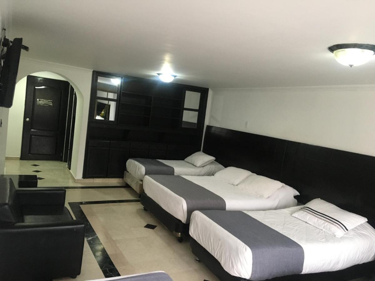 Ejecutivo Av La Esperanza 3*