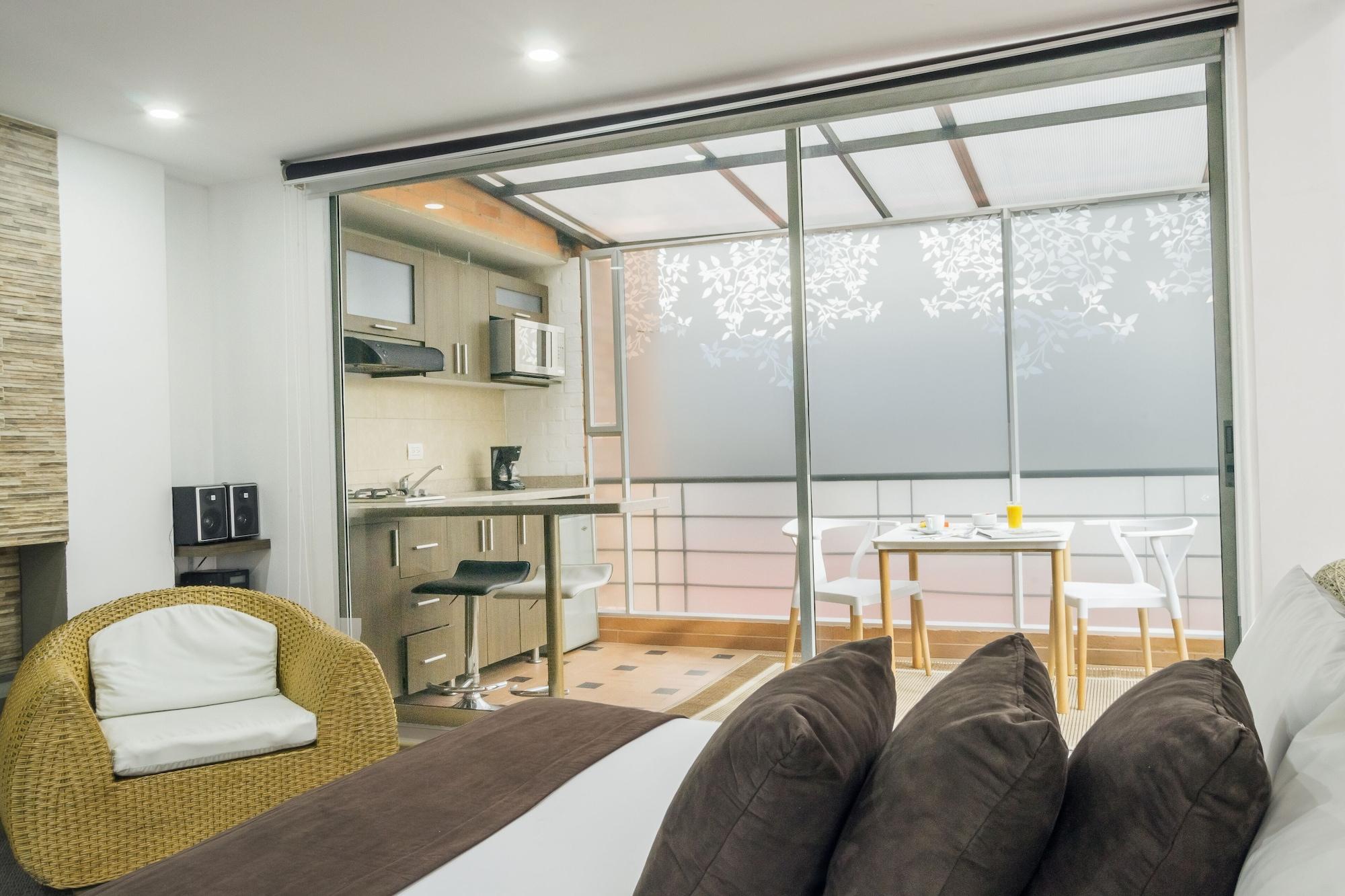 Regency La Feria Hotel 4*