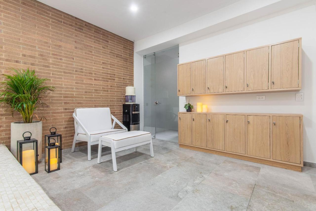 New Charming Apt In Sta Barbara 2bd - Gym Sauna - 301 Apartamento