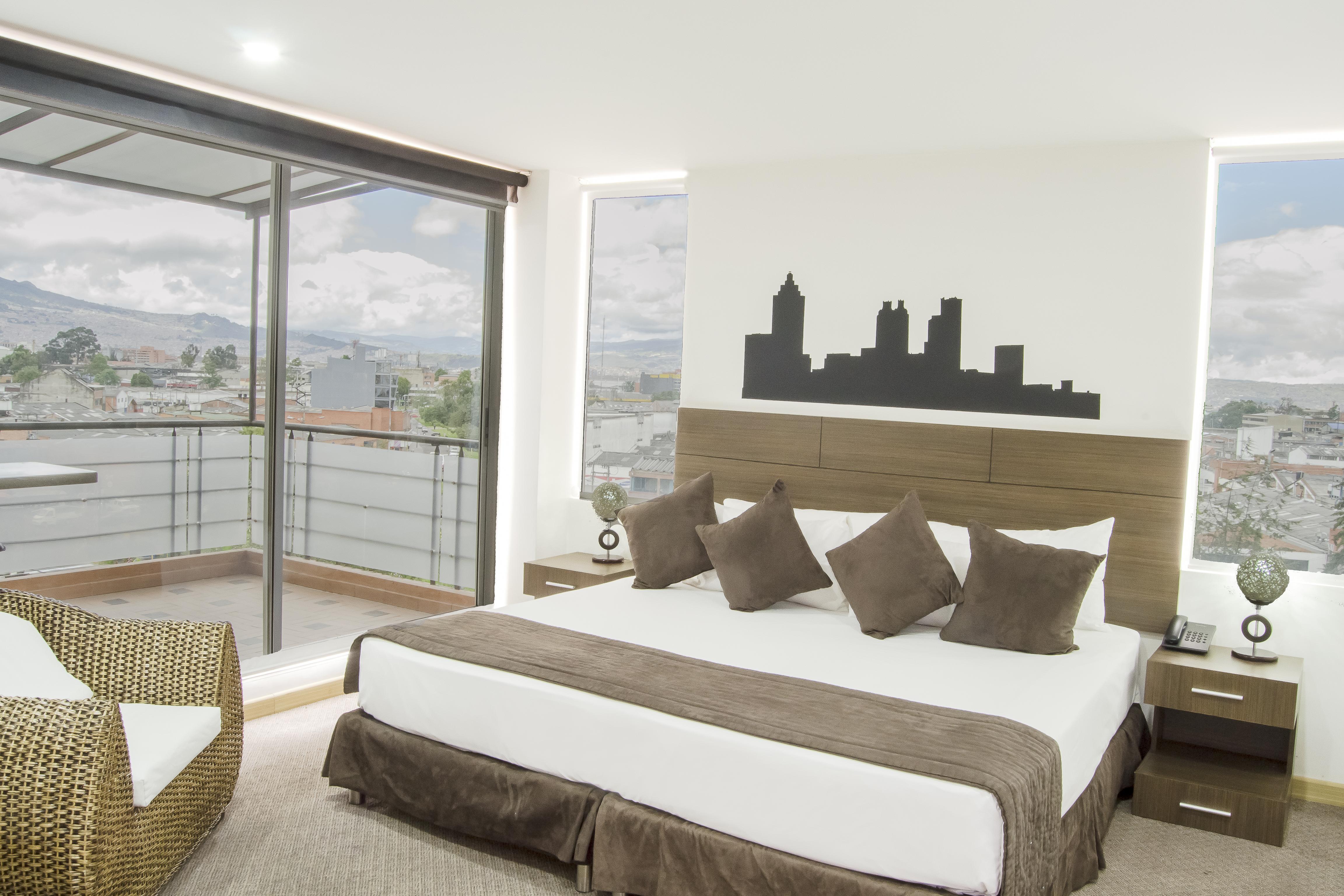 Regency La Feria Hotel