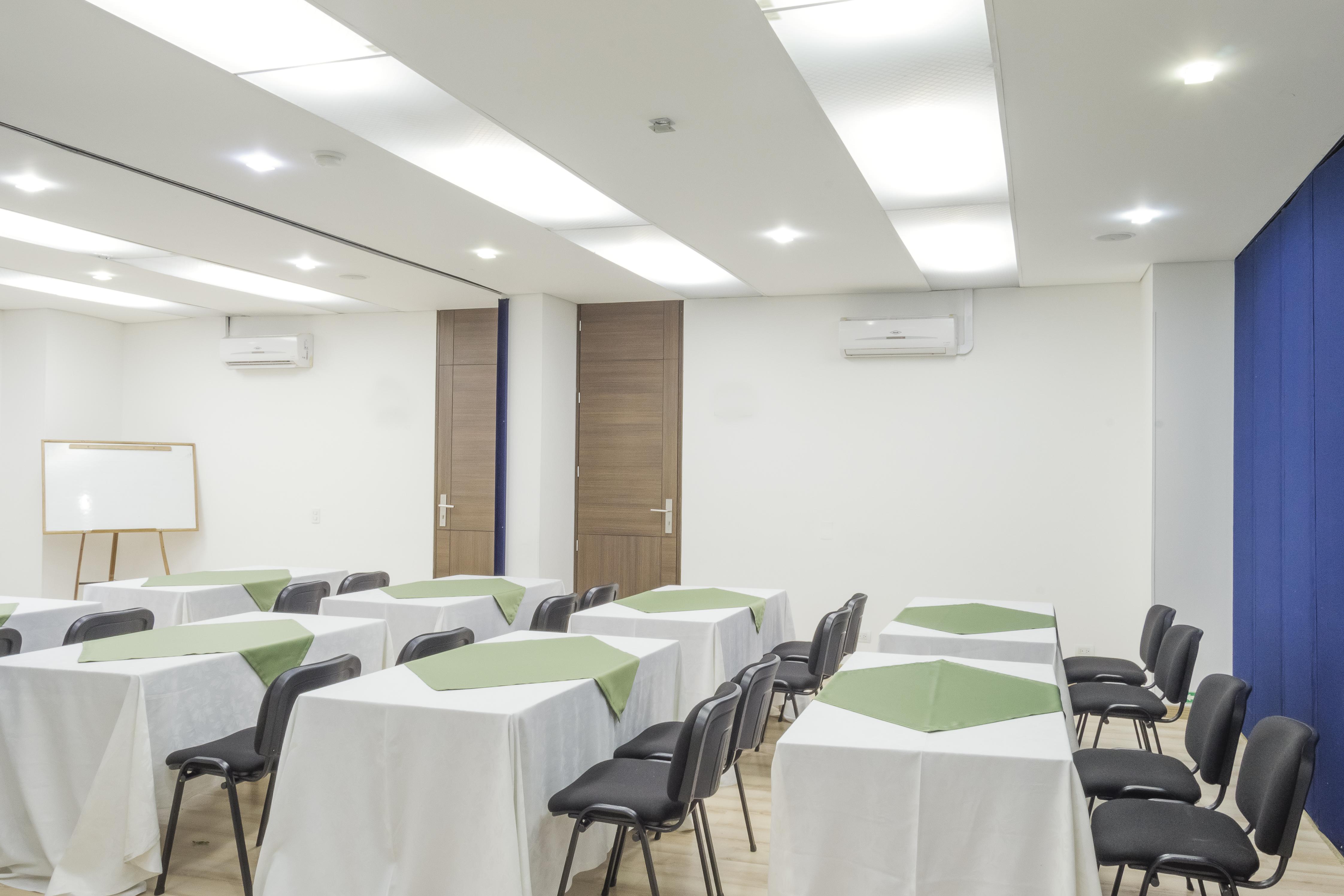 Regency La Feria Hotel 4*