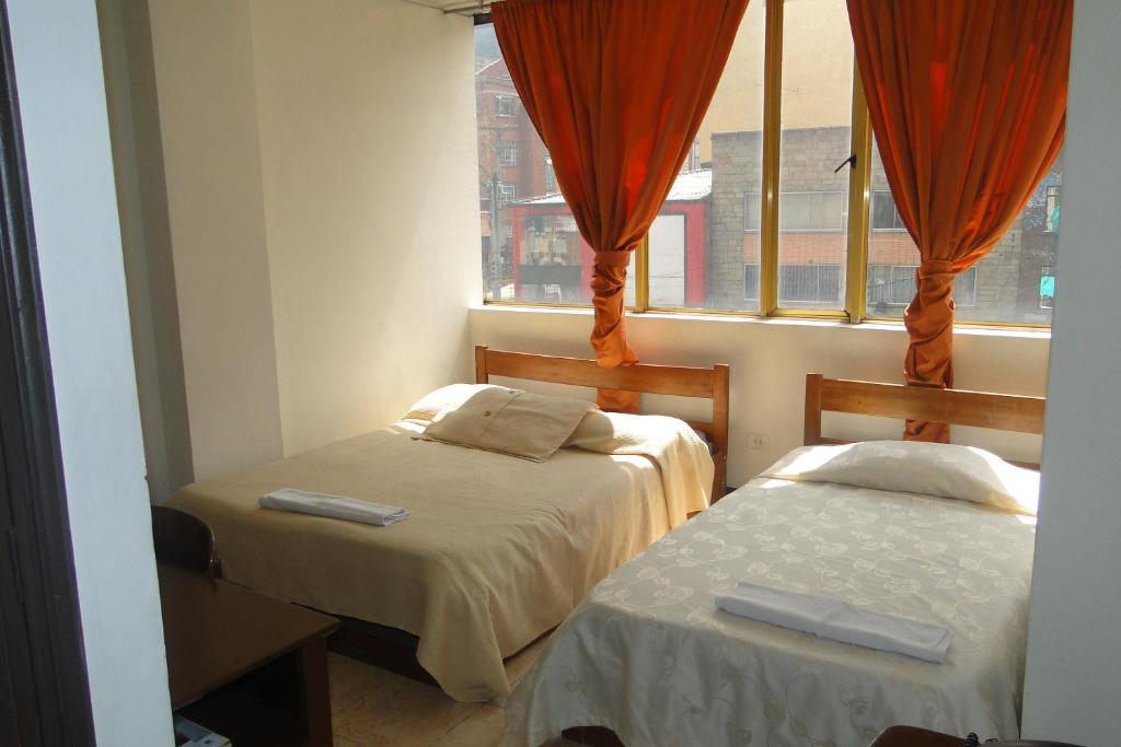 Abc 7 Avenida Hotel