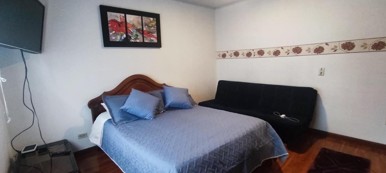 Excelente Ubicacion Cerca A Movistar Y Simon Bolivar Habitación en casa particular
