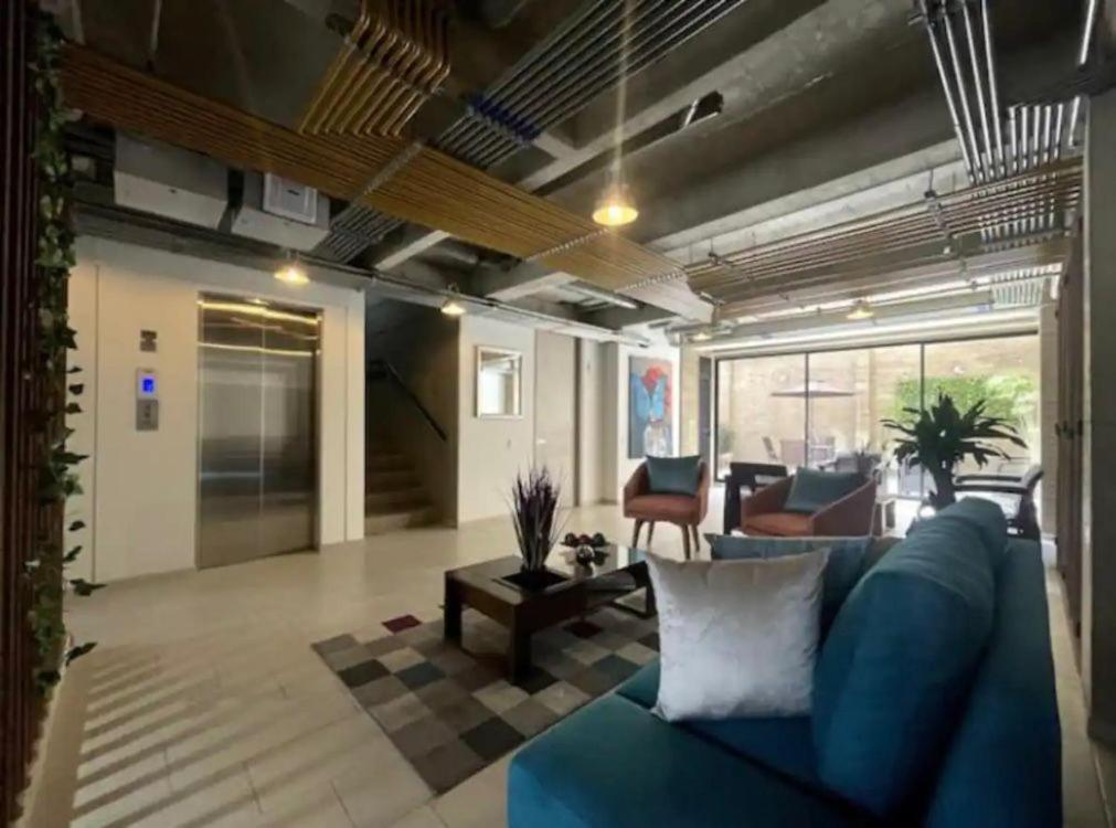 Movistar Apartasuites *
