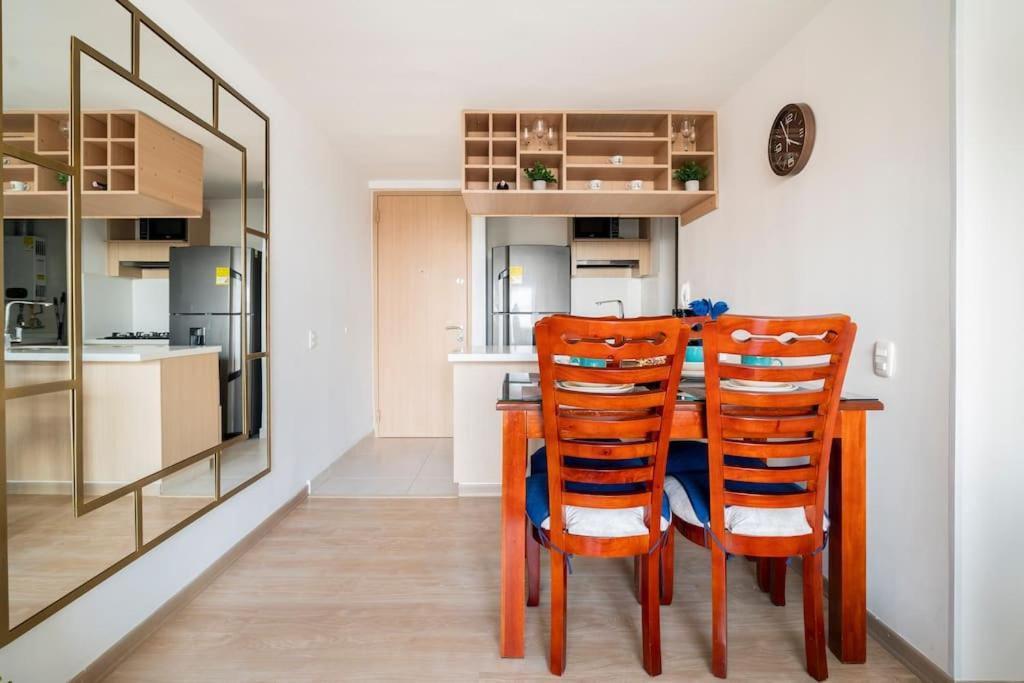 Perfecto Trabajo Remoto - Nuevo , Wifi, Lava-seca, Parking, Cerca Aeropuerto Y Embajada, Hermosa Vista Apartment