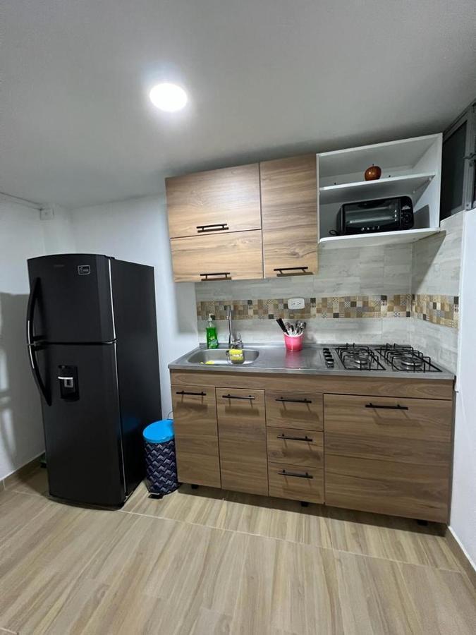 Aparta-estudio Ciudad Jardin Norte 202 * Bogotá