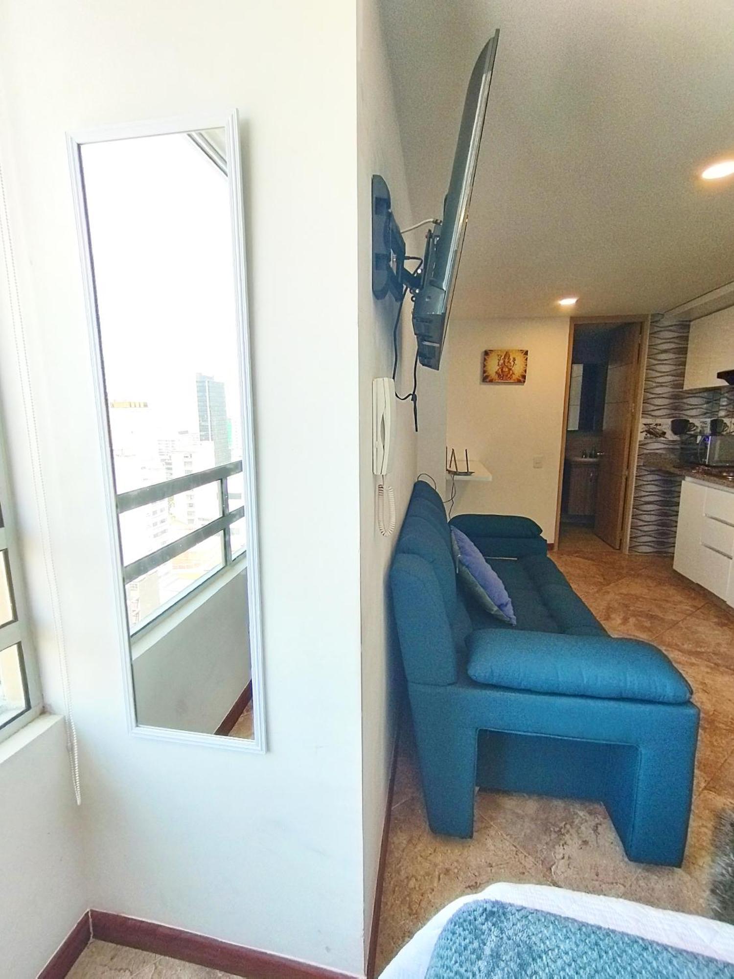 En El Centro Turistico De Con Vista Urbana Apartamento