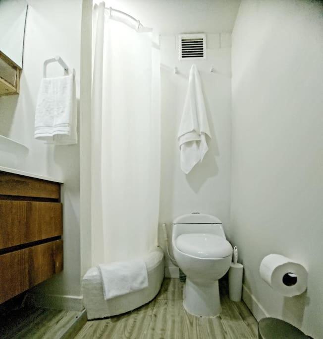 Executive Minutes From The Airport Apartamento
