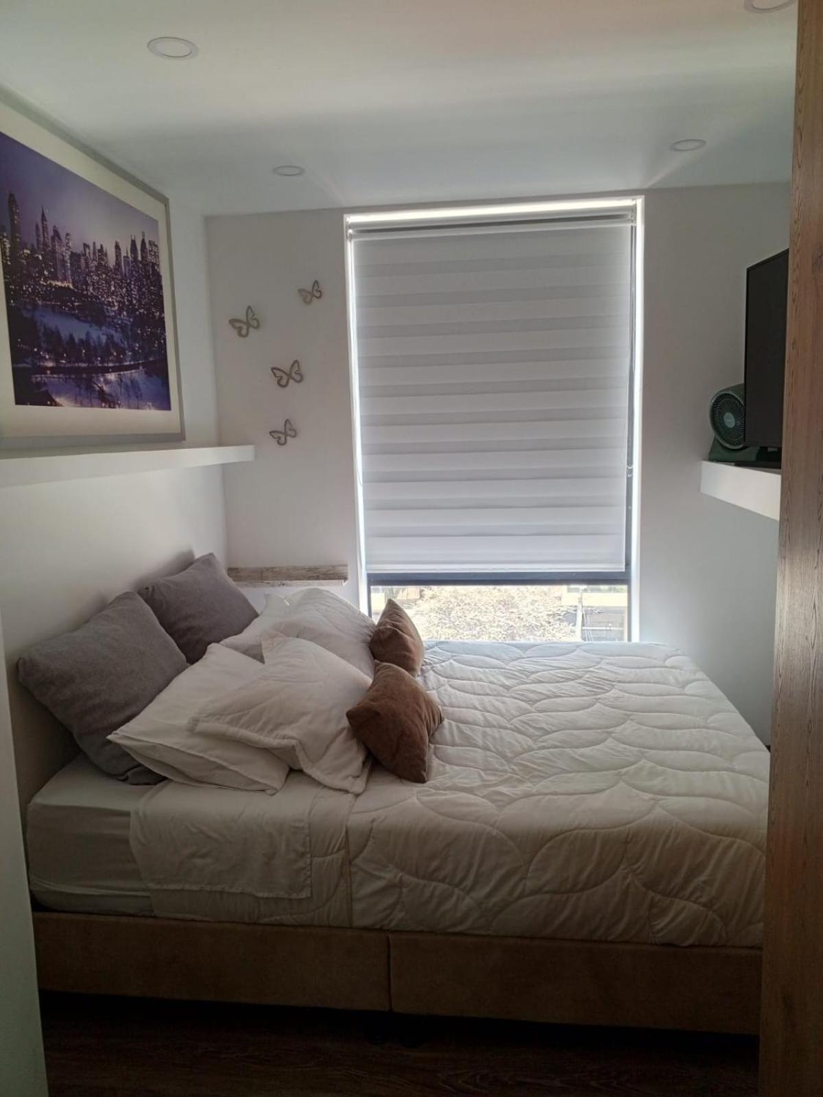 Soul Santa Barbara Executive, Wifi 300 Megas, Big Queen Size Bed, Smart Tv Netflix, Walking Distance To Unicentro Mall, Starbucks In Front Of The Building, Location *