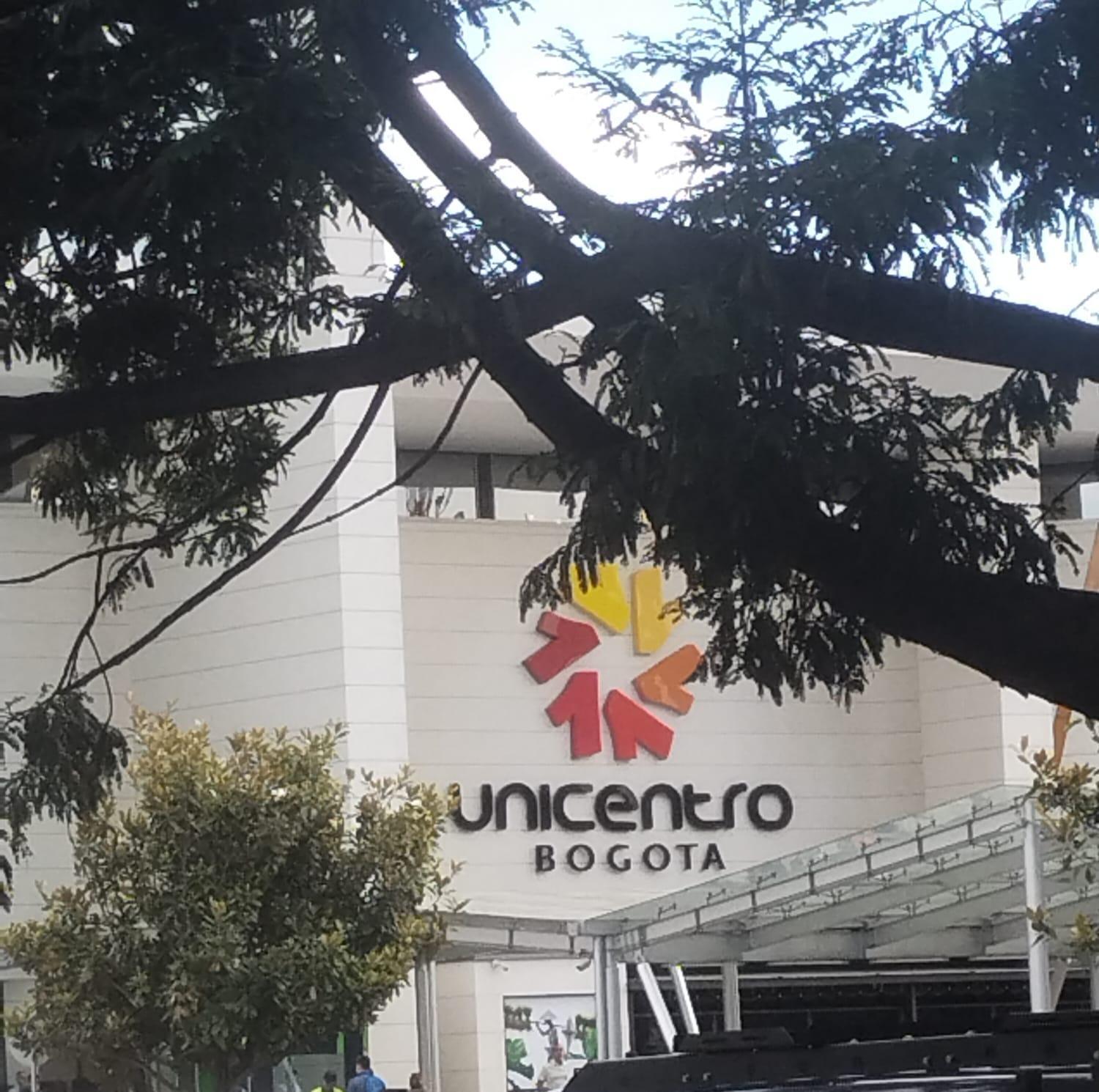 Soul Santa Barbara Executive, Wifi 300 Megas, Big Queen Size Bed, Smart Tv Netflix, Walking Distance To Unicentro Mall, Starbucks In Front Of The Building, Location Apartamento Bogotá