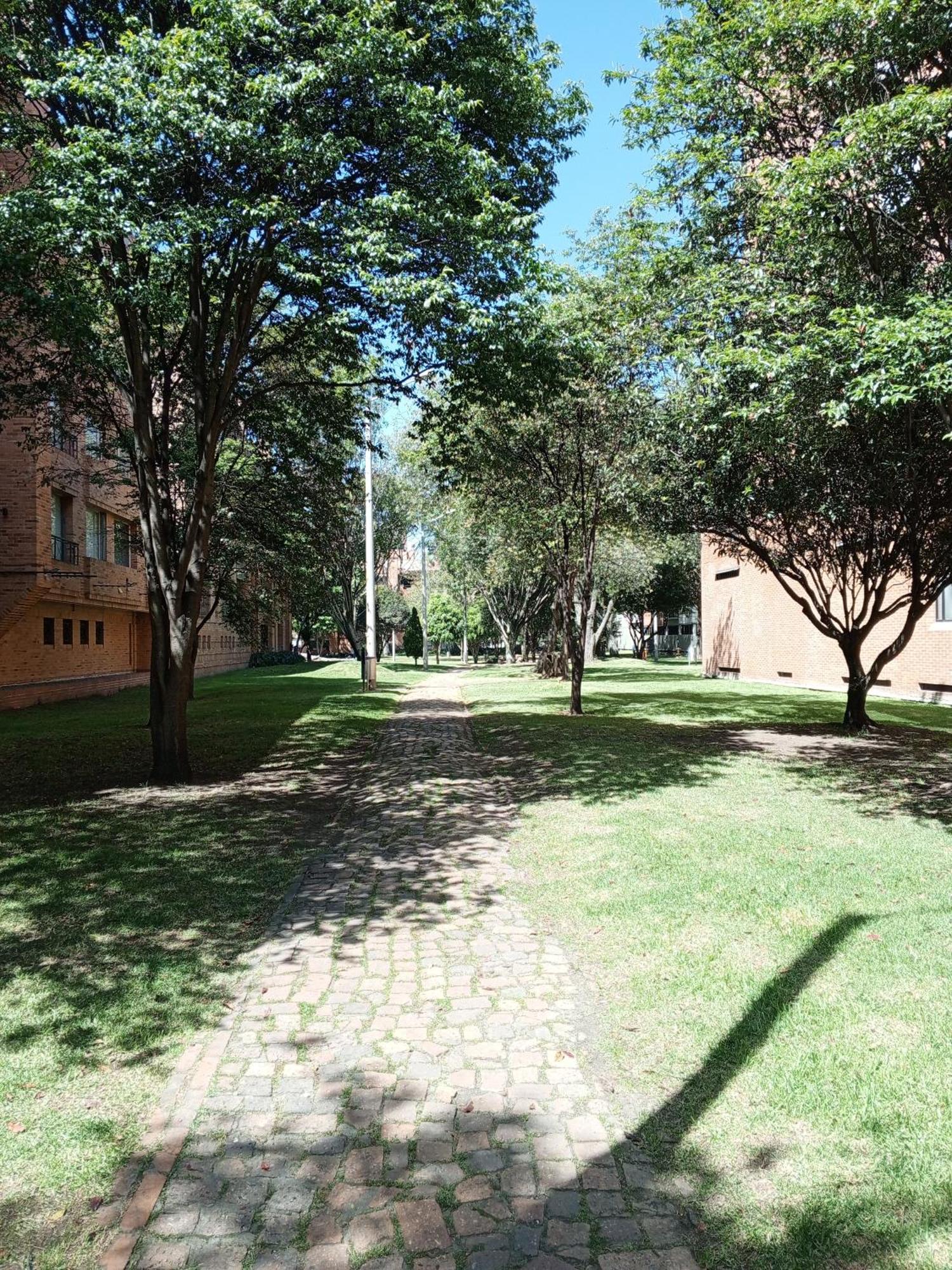 Soul Santa Barbara Executive, Wifi 300 Megas, Big Queen Size Bed, Smart Tv Netflix, Walking Distance To Unicentro Mall, Starbucks In Front Of The Building, Location Apartamento Bogotá