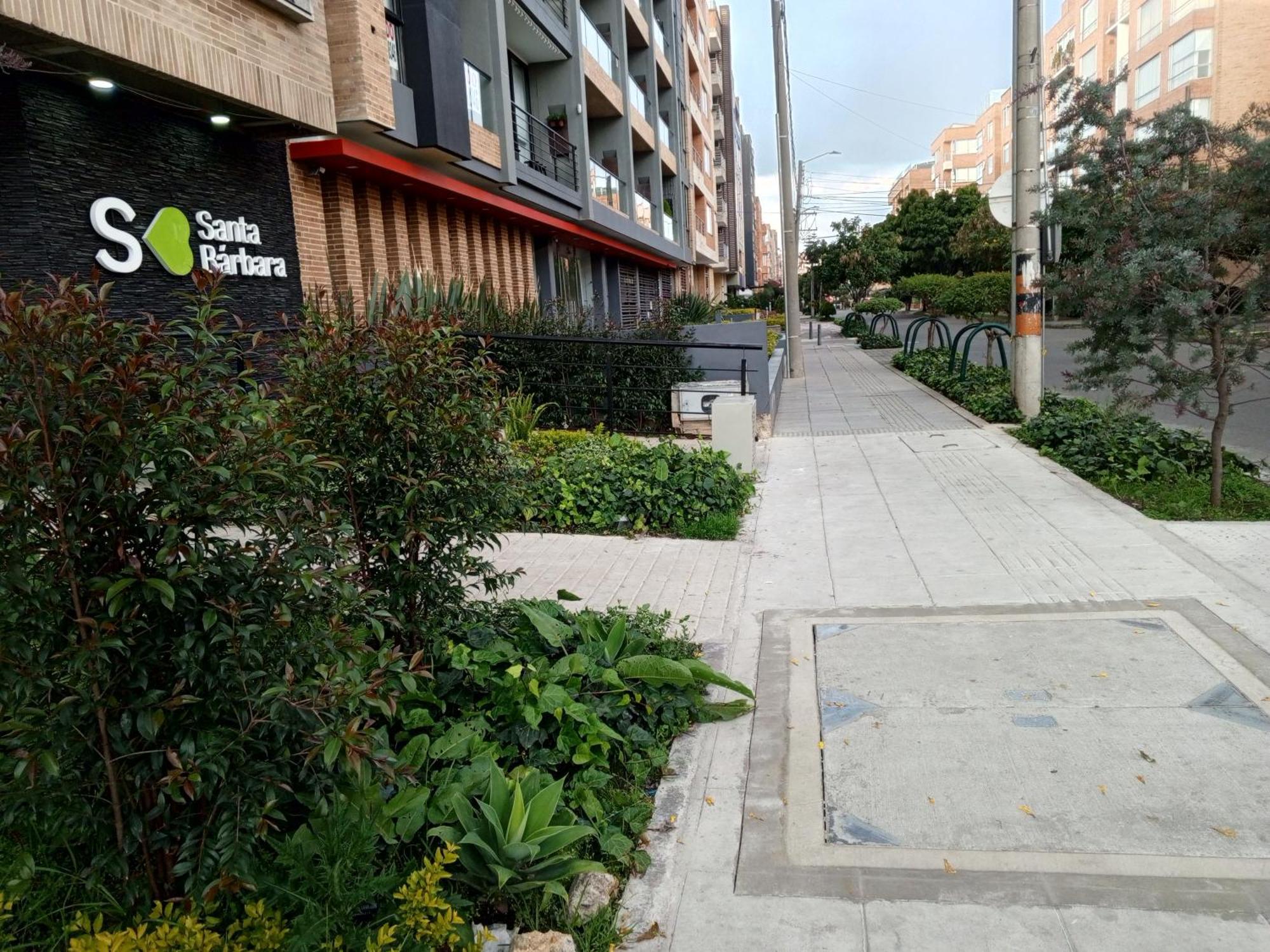 Apartamento Soul Santa Barbara Executive, Wifi 300 Megas, Big Queen Size Bed, Smart Tv Netflix, Walking Distance To Unicentro Mall, Starbucks In Front Of The Building, Location Bogotá