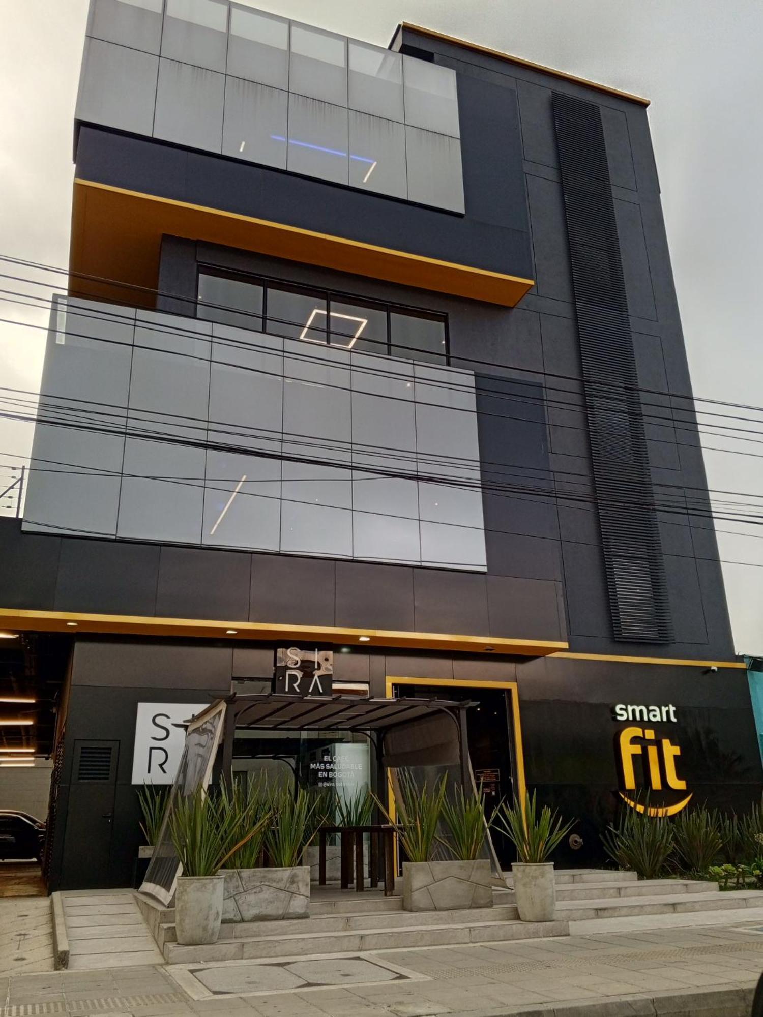 Soul Santa Barbara Executive, Wifi 300 Megas, Big Queen Size Bed, Smart Tv Netflix, Walking Distance To Unicentro Mall, Starbucks In Front Of The Building, Location Apartamento Bogotá