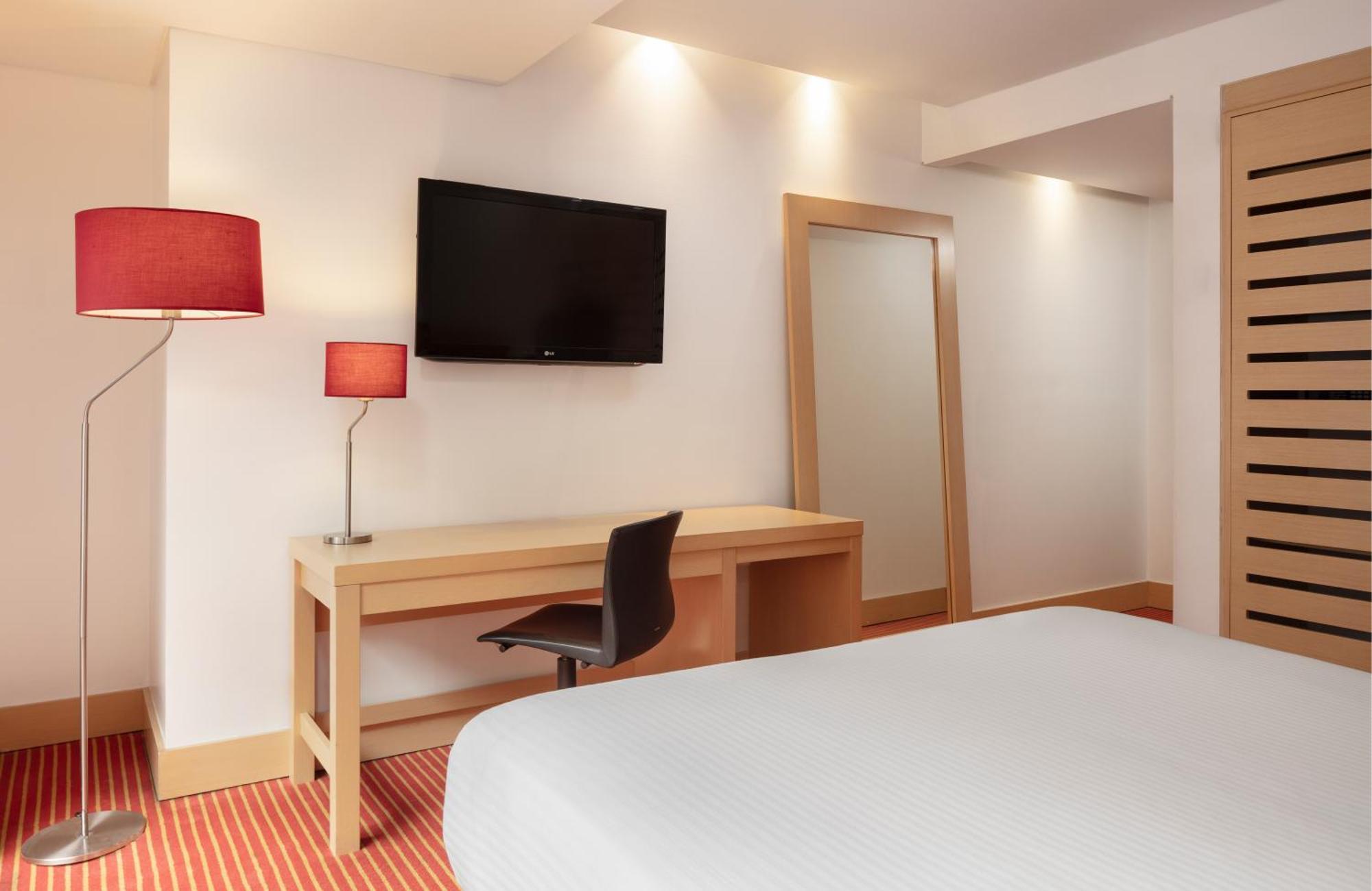 Tryp By Wyndham Embajada Hotel 4*