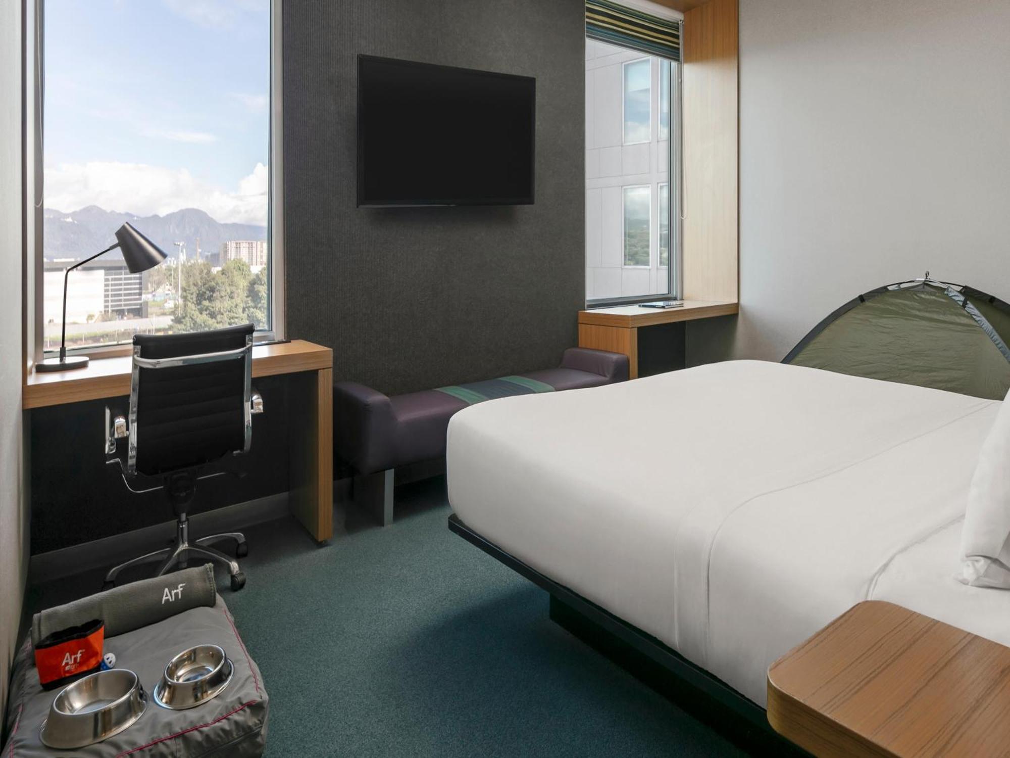 Aloft Airport Hotel