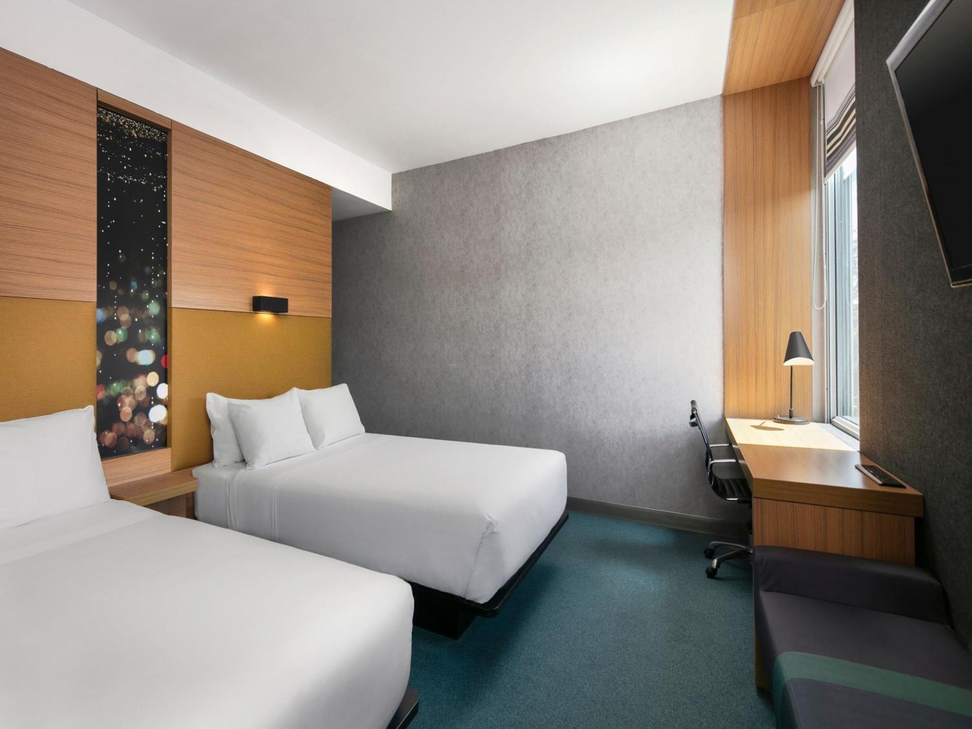 Hotel Aloft Airport 4*