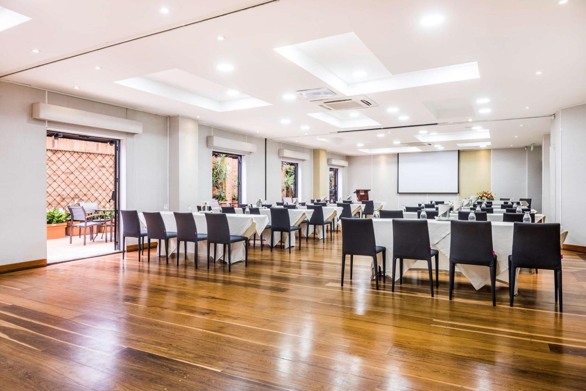 Hotel Embassy By Hilton - Rosales 5*