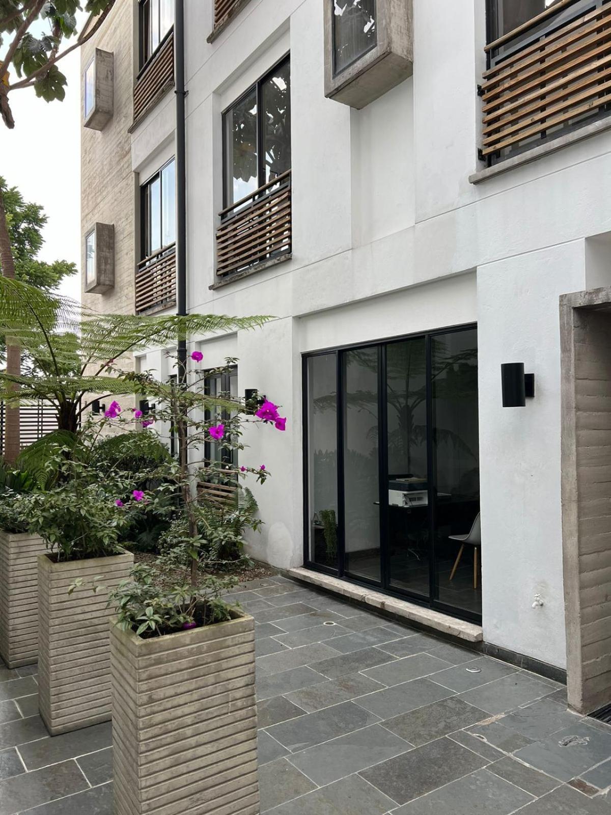 Peaceful + Parking&laundry *