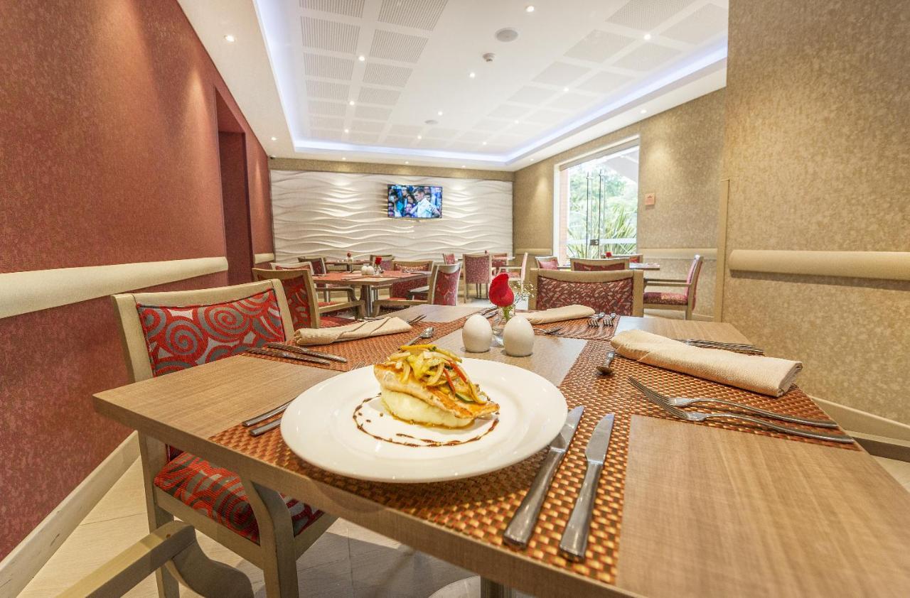 Apartahotel Plaza 4*