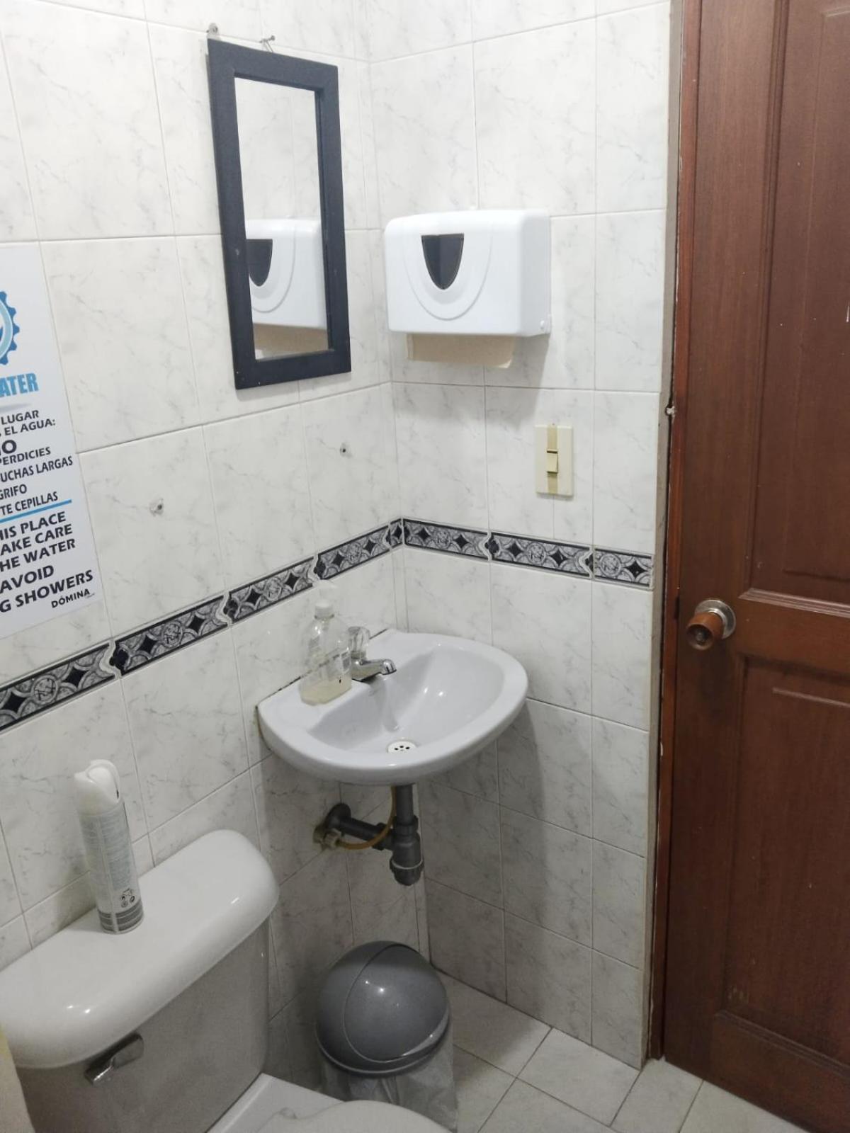 Cerca Al Aeropuerto Centro Y Centro Conecta Embajada Americana Bogotá