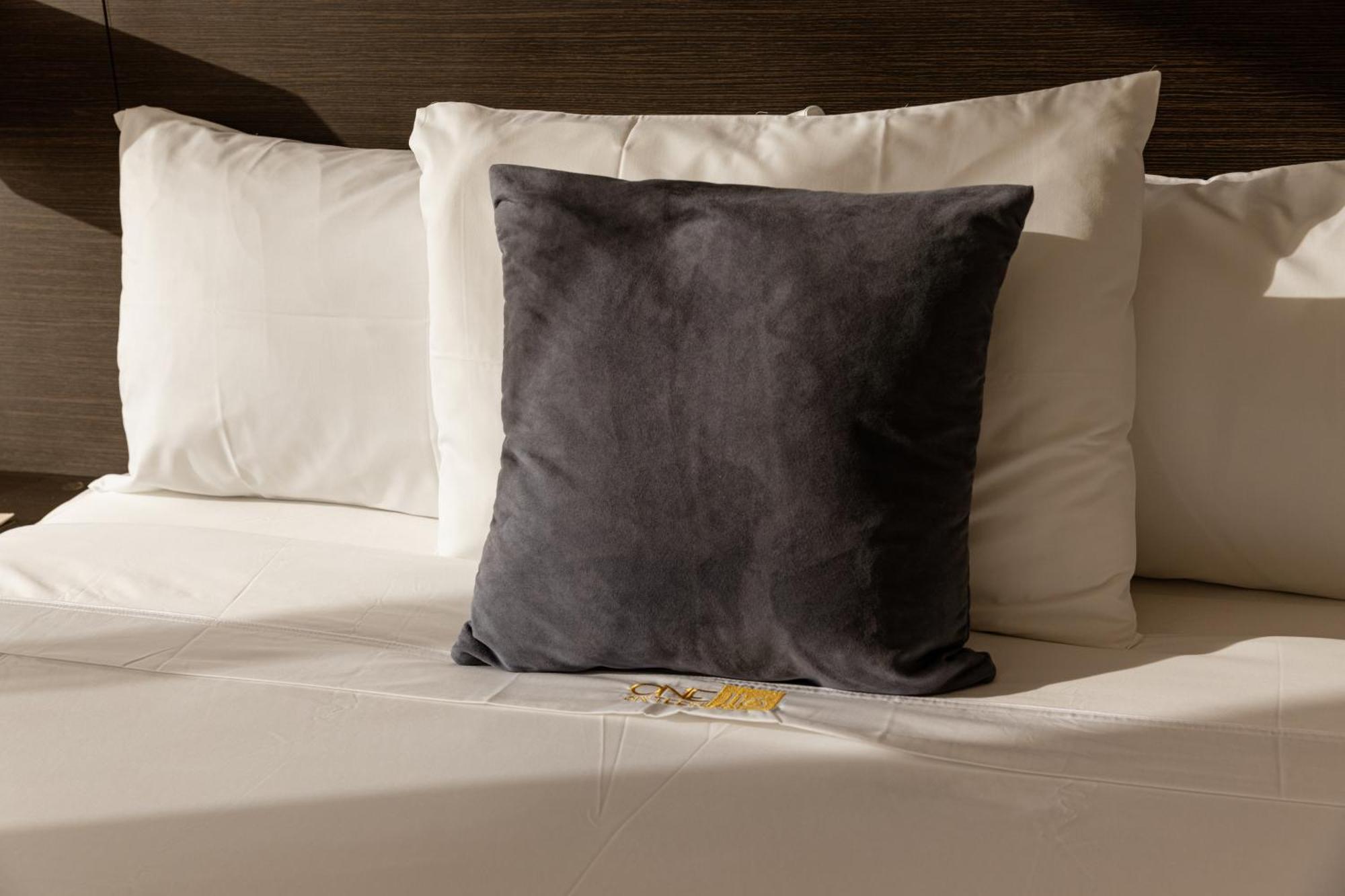 One Sixteen Hotel 4*