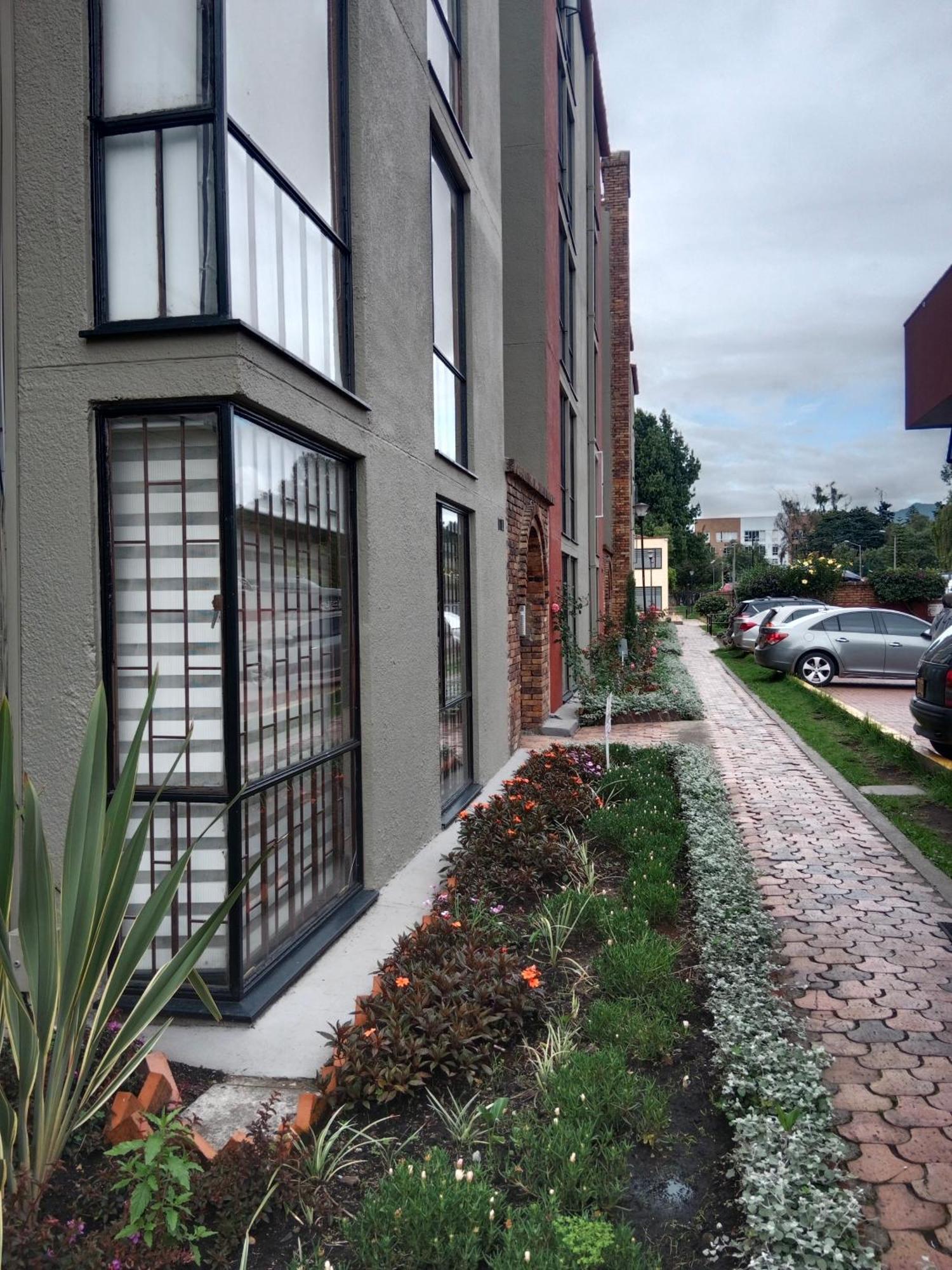 104-9 Apto Usaquen Piso 1 Con Parking Private * Bogotá