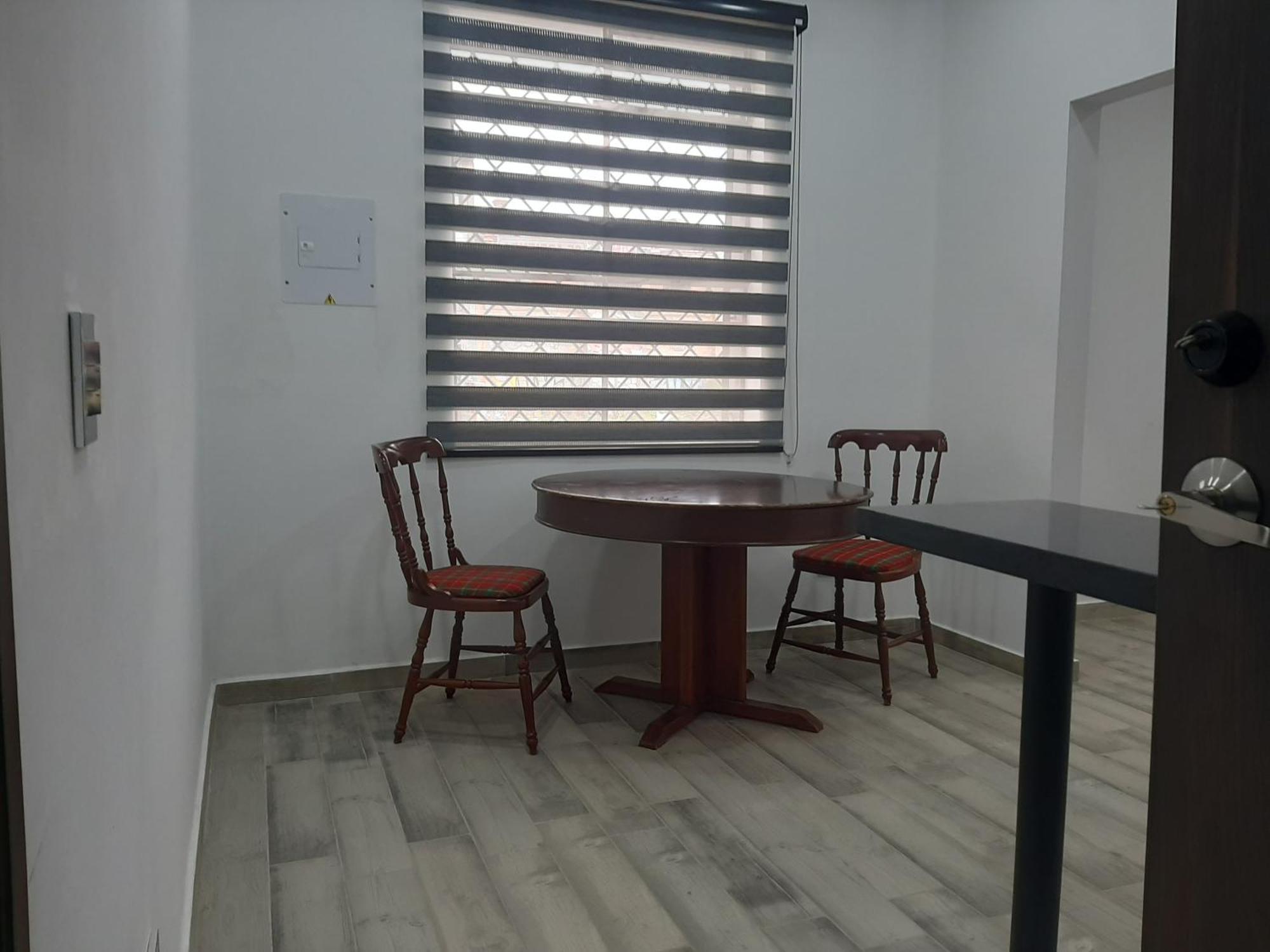 Apartamento En Corferias , Cerca Al G-12 , Al Aeropuerto , A 2 Cuadras De La Estacion Transmilenio Ciudad Universitaria Alojamiento Especial