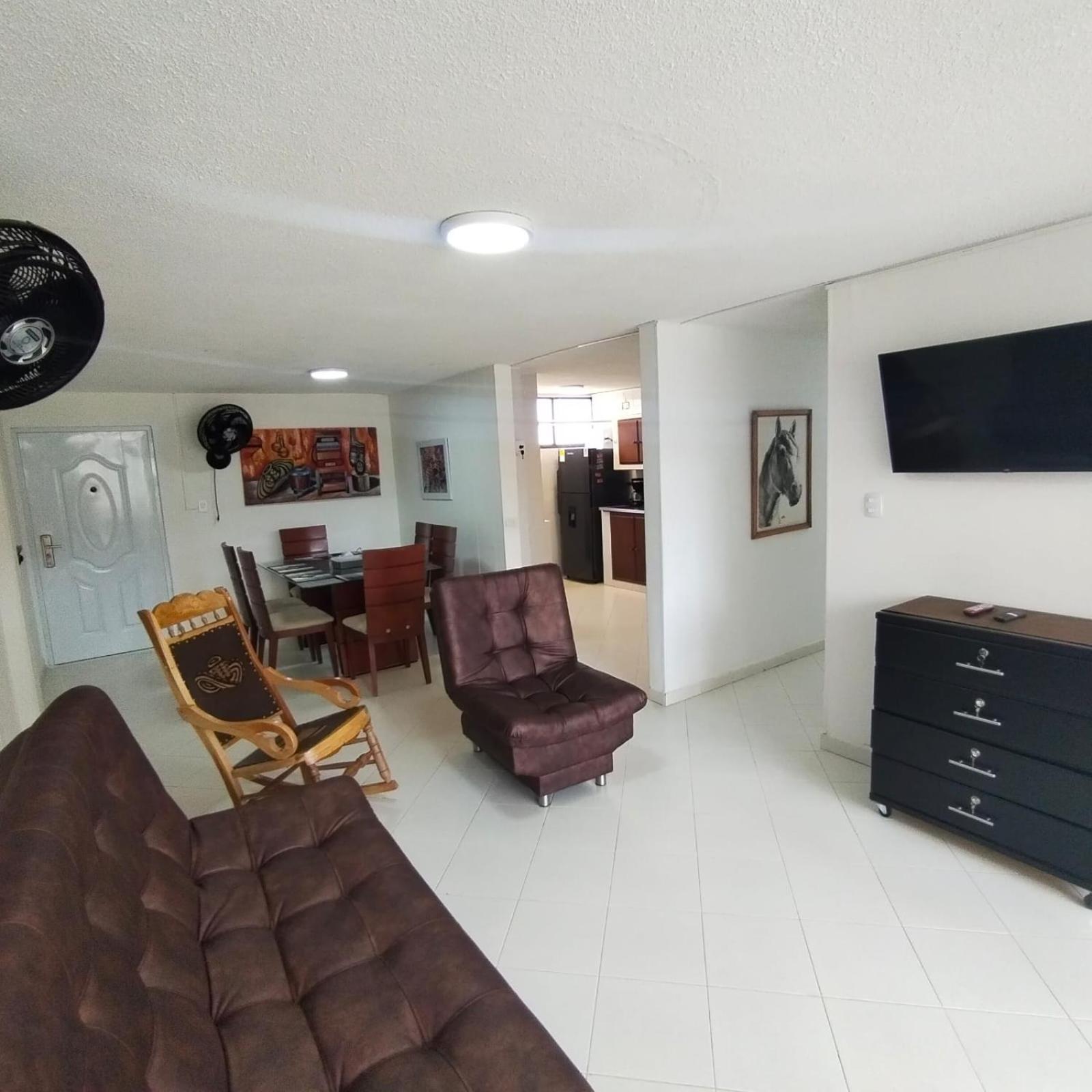 Hermoso En Primera Linea De Playa Apartamento