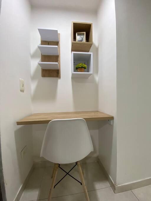 Hermoso Apto Cerca Al Aeropuerto Apartamento