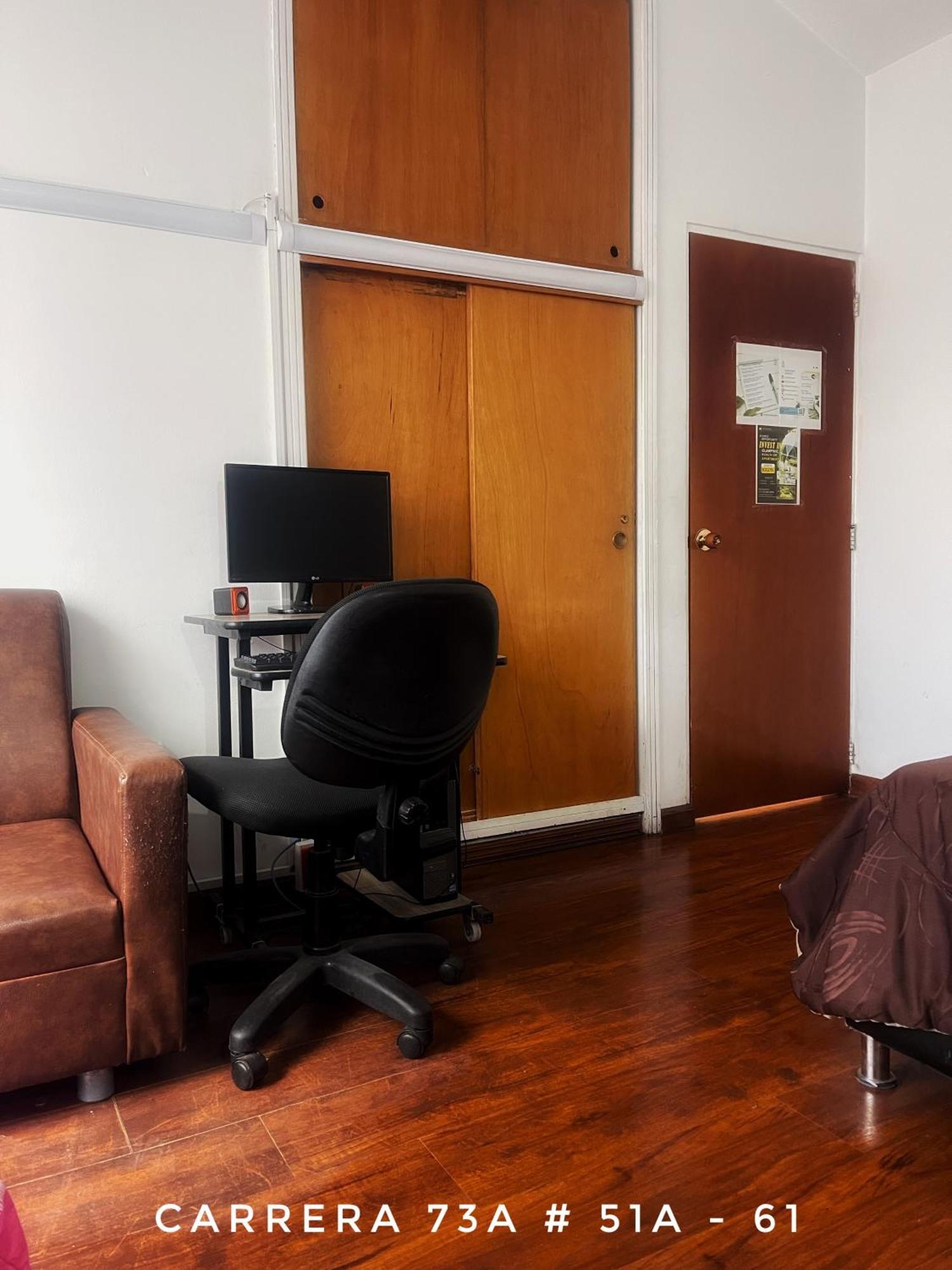 A 5 Minutos Del Aeropuerto El Dorado Habitación en casa particular *